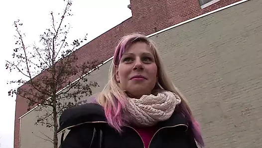 Irklararası vahşi seks için bir sarışın Alman kaltak