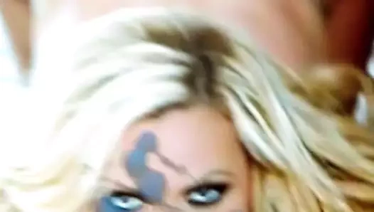 Nikki benz - cum haraç (yüz aşağı eşek yukarı)