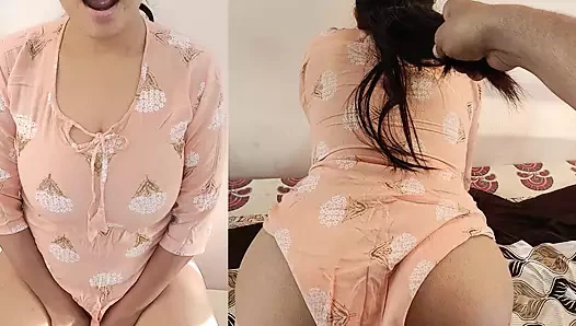 Ateşli Hintli üvey kız kardeş üvey erkek kardeşi tarafından sikilmek için kocasını aldattı