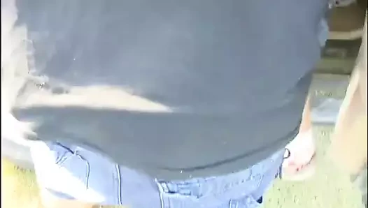 Seksi kel cahil (bir şekilde) zavallı şeyi sikikleri.