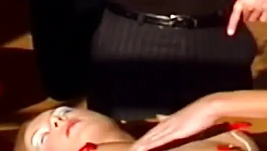 Sarkan rosebud yoğun anal esnetmeden sonra sırılsıklam