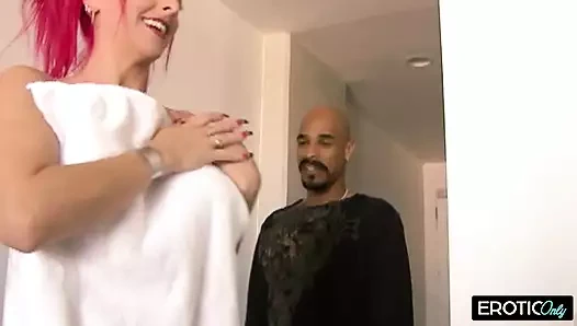 Er penetriert sie langsam und intensiv