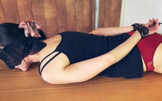 Bunu kendim durduramıyorum. Vibratör mastürbasyon kısıtlaması sol