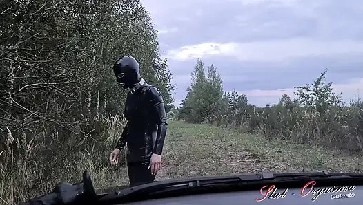 Köle sürtük-orgazm celeste araba penceresinde edepsizce ortalığı dağıtıyor