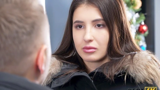 Borç4k. Büyük borç güzel bir kızı kirli fikirli yapar