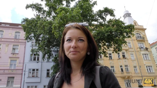 Hunt4k. zavallı çocuk nakit için gf'nin ilişkisini izlemek zorunda kalıyor