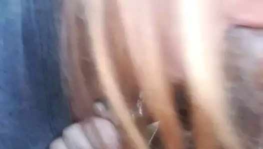 Yaşlı beyaz sürtük büyük zenci yarağımı emiyor