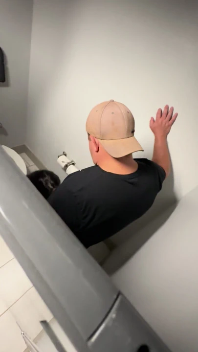 Otel banyosunda yarak emerken yakalandı