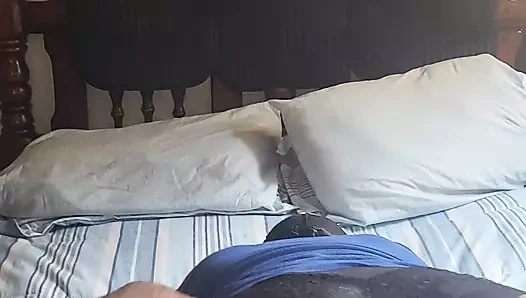 Amcık yalıyor ve göt yalıyor