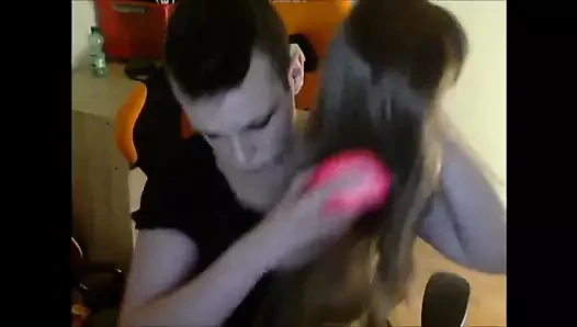 Korkak joyce peruk koyarak