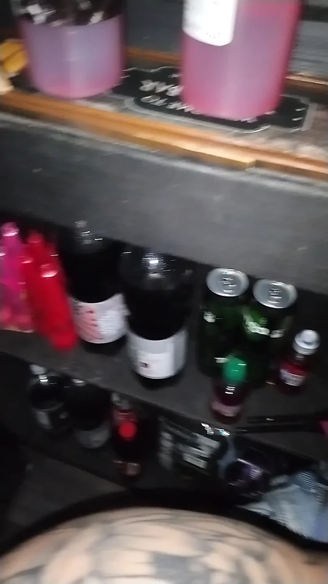 Kocası bef'teyken komşunun barında sikiliyor... Sikişmek onu sevdi