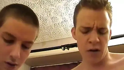 Jasons bukkake döl duşu alıyor