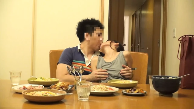 Amatör pov: koca, karısının başka bir erkekle seks yaptığını görmek istiyor. #26-1