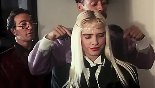 Saygıdeğer Cicciolina Ve Sürtük Arkadaşlarıyla Seks Partisi