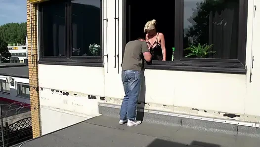 Ateşli Alman Orta Yaşlı Seksi Kadın Göğüslerini Azdırıyor Ve Vahşice Sikişiyor