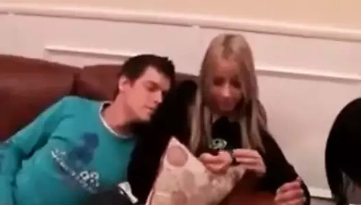 Kadife eş değiştirenler kulübü genç euro çiftler yeni bir şeyler deniyor