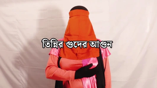 Güzel kadın Tinni'nin sıkı amcığı