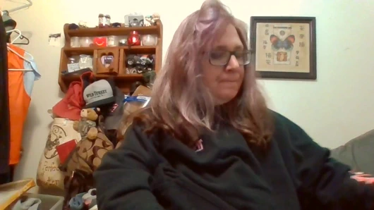 Göğüslerime dokun büyük memeler