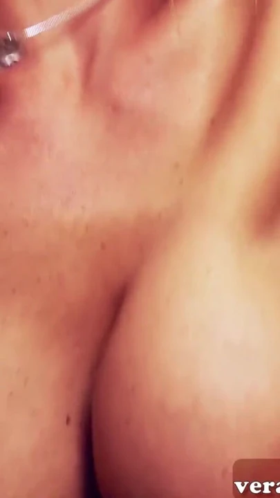 Alman azgın büyük memeli sarışın orta yaşlı seksi kadın gerçek bakış açısıyla randevuya çıkıyor | Klip 2