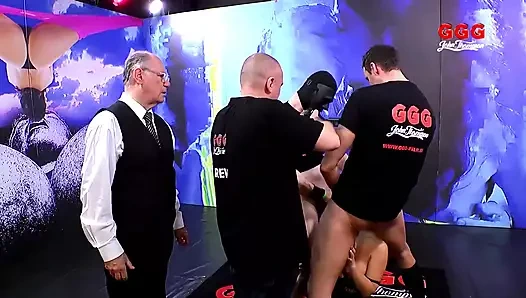 Ggg John Thompson en iyi grup seks boşalmasını gösteriyor