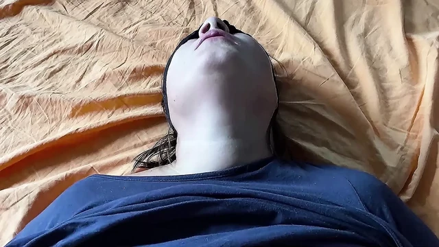 çevrelemek. tombul milf köle eşek temizlik. yalama göt delikleri