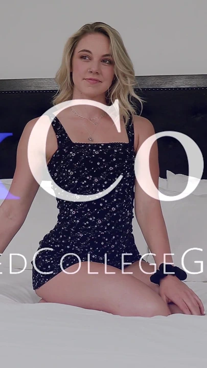 Kelsey Kane ilk kez yüze boşalma seçmeleri için güzel bir sahip