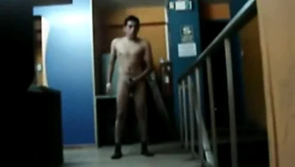 Bigcockflasher - alışveriş merkezindeki siber kafede mastürbasyon yapıyor