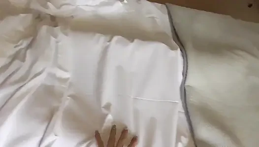 Macarena Lewis uyandığımda beni iki kez boşaltıyor