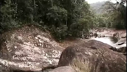 Seksi hatun erkek arkadaşıyla güzel bir açık havada sikişmeyi seviyor