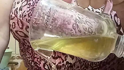 İçki bardağındaki sidik