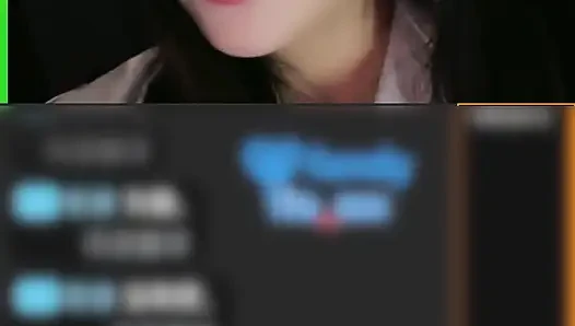 Öğretmenin video canlı yayını, şehvetli bir grup adamla paylaşıldı