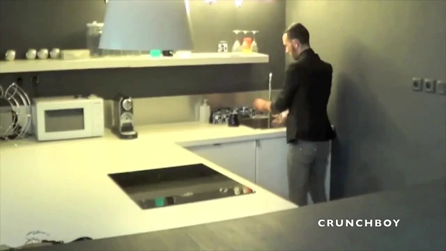 Genç latin işçi iş yerinde sikişiyor