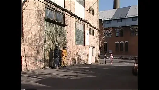 Gerçekten harika seksi orta yaşlı seksi kadın büyük klasik yarakla sikiliyor ve büyük memelere boşalıyor