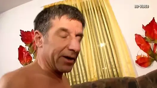 Alman esmerin amına girerken göğüsleri Alman amatör sahnede zıplıyor