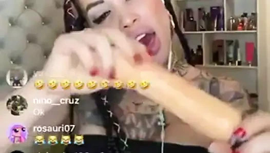 LA MAMI JORDAN SE MASTURBA EN PLENO LIVE EN ISNTAGRAN #1