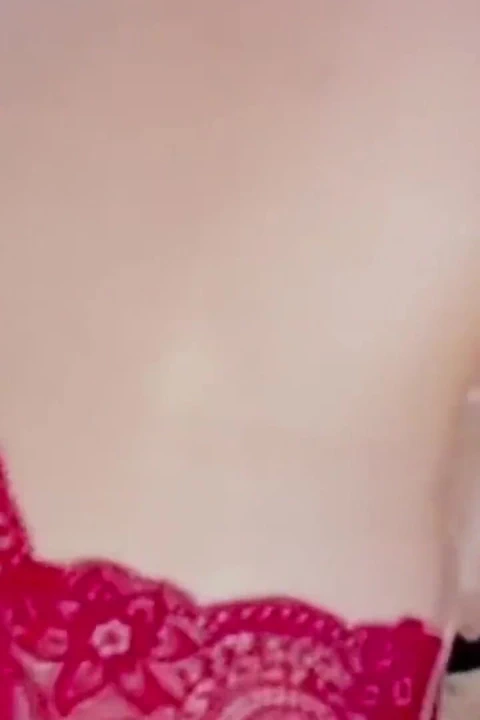 Big Dildo Vajinasını Big Squirt'a Seviyor