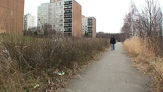 Büyük memeli olgun açık havada sikiliyor ve içeride sikiliyor