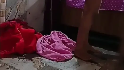 Hintli desi çocuk baldızını sikiyor