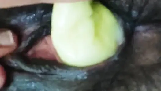 Hintli azgın kız dildoyla mastürbasyon yapıyor