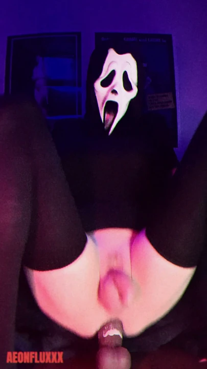 Kalın BBC'yi götümde çalıştıran QoS sissy femboy beta cuck