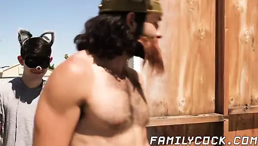 bağlı homo cadılar bayramı için davranır yerine kıçını sunuyor