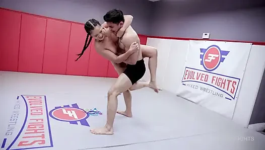 Jazmine Cruz vs Arin Jones