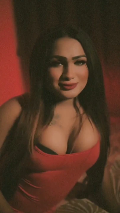 İyi bir kitap ve cesur bir görünüm mükemmel bir kombinasyon