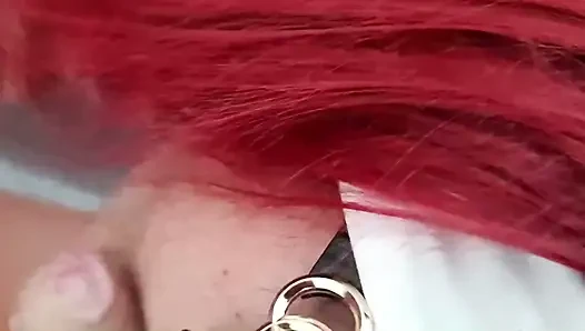 MILF ağzına bir penis alıyor ve boşalıyor, tam video 30 dakika