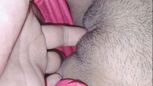 Seksi Arap kız üvey erkek kardeşini sikiyor