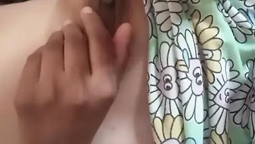 18+ üniversiteli kız aşkı ve şehveti ile ilk kez musterbate oluyor Sri Lankalı yerel