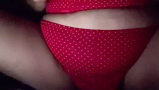 Tombul kız porno izlerken oyuncak kullanıyor