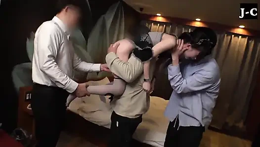 Heyecan verici kaldırma tutkusu ve cüretkar teşhir arzusunu tutuşturuyor - d