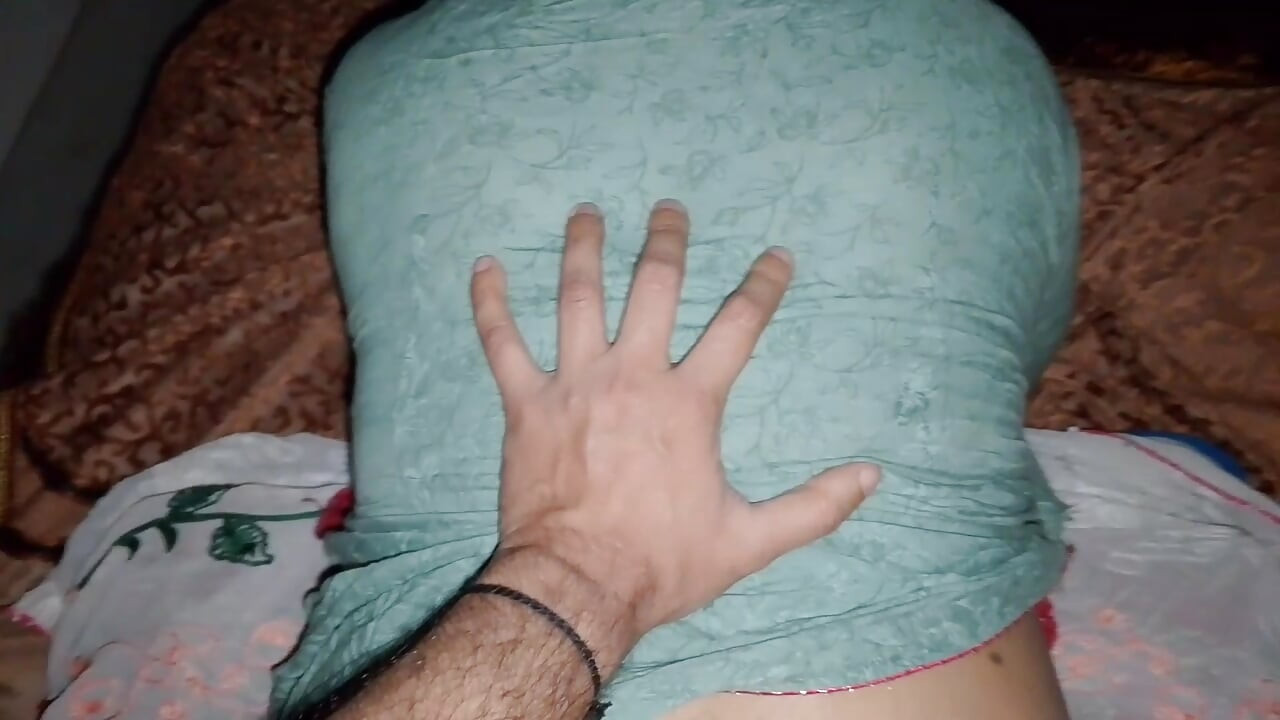 Hintli evli kadınla anal seks yapıyor, ev yapımı seks videosu (redqueenrq)