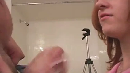 Jenni'nin handjob gerçekten iyi çalışıyor